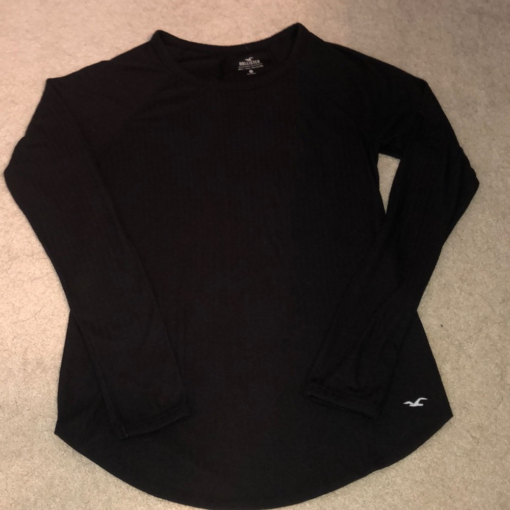 Black ribbed long-sleeve tee
